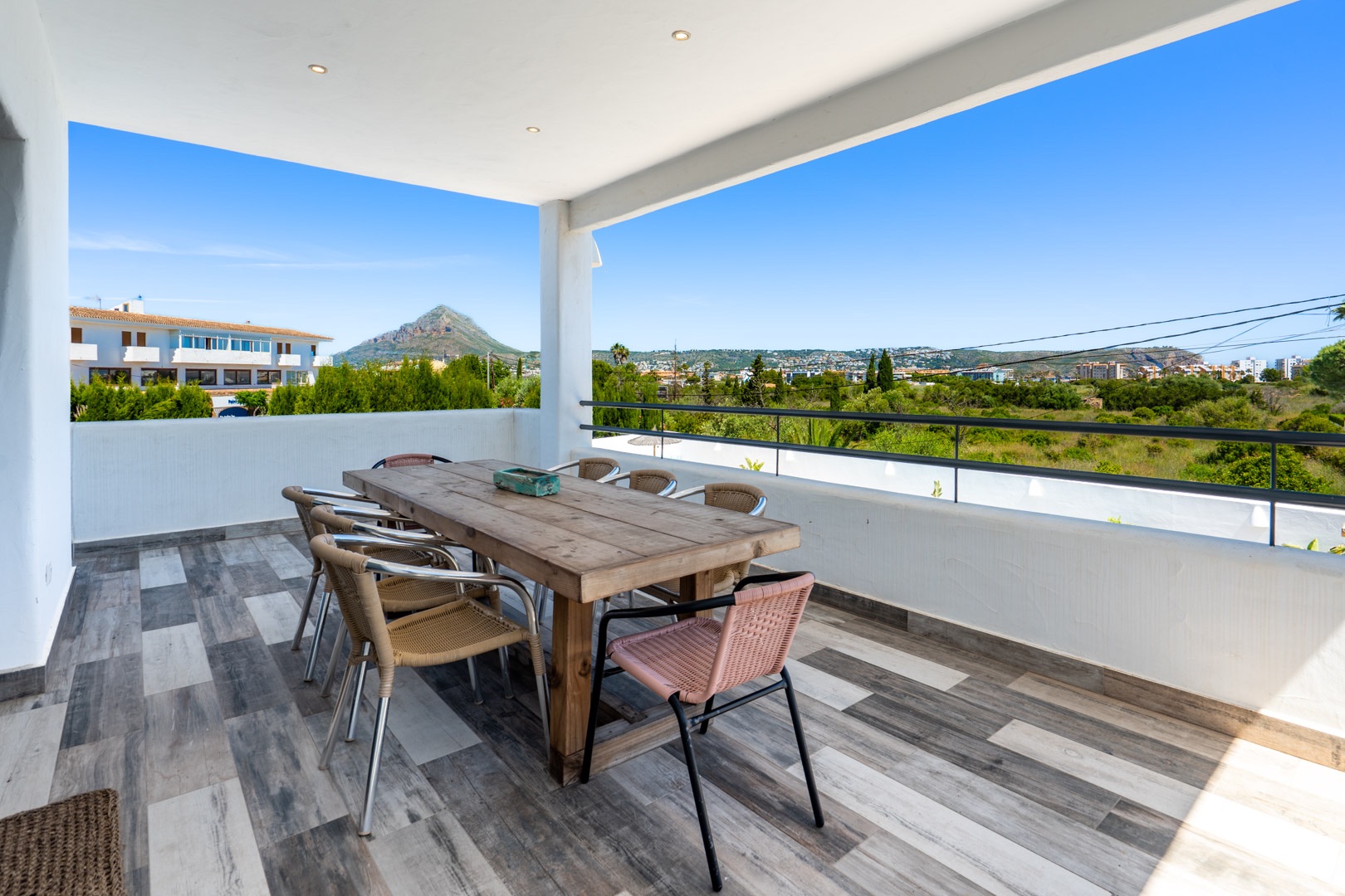 Ibicenco-stijl 6-slaapkamer villa te koop in Javea, dicht bij Arenal
