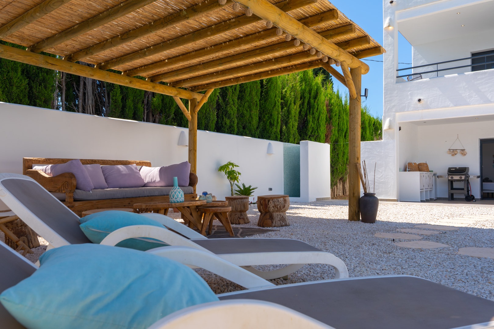 Ibicenco-stijl 6-slaapkamer villa te koop in Javea, dicht bij Arenal