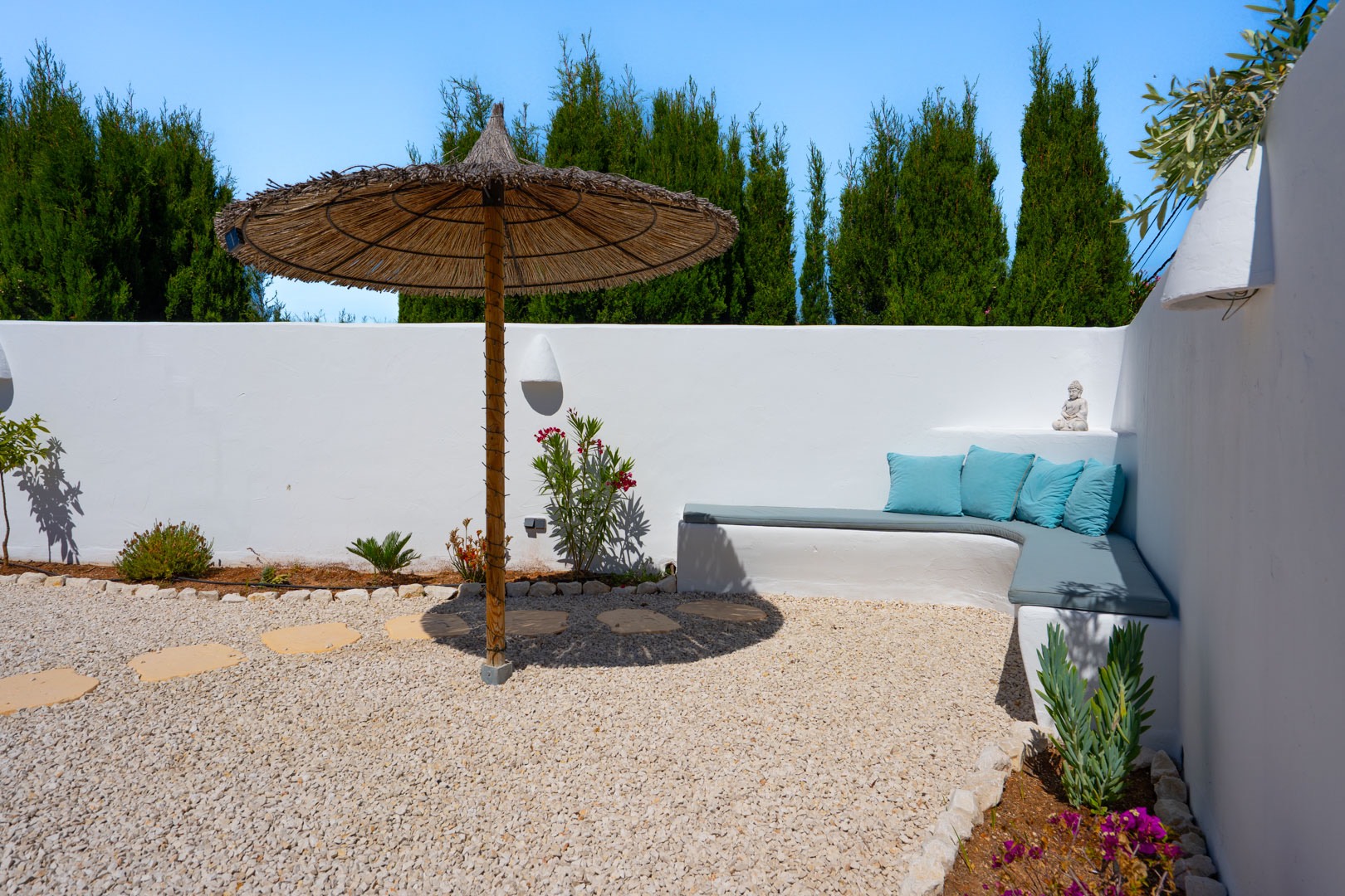 Ibicenco-stijl 6-slaapkamer villa te koop in Javea, dicht bij Arenal
