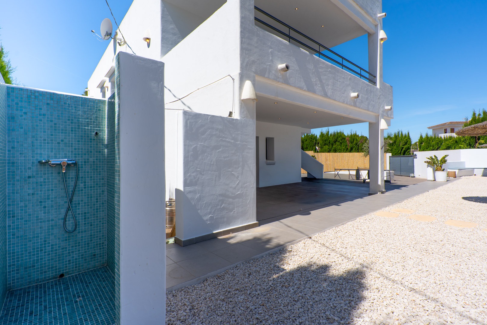 Ibicenco-stijl 6-slaapkamer villa te koop in Javea, dicht bij Arenal