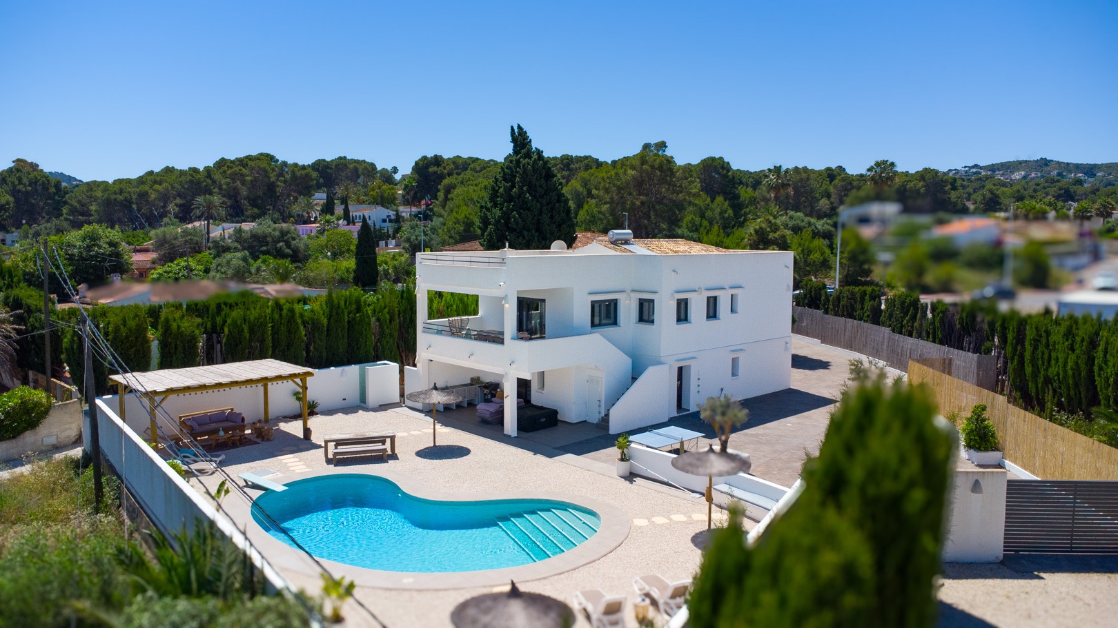 Ibicenco-stijl 6-slaapkamer villa te koop in Javea, dicht bij Arenal