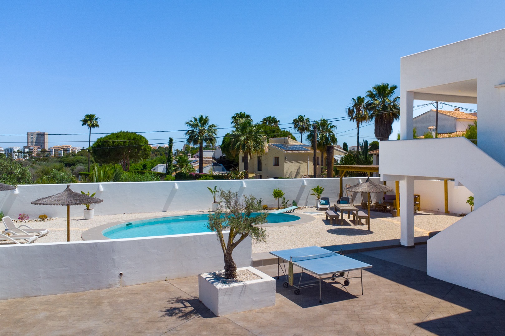 Ibicenco-stijl 6-slaapkamer villa te koop in Javea, dicht bij Arenal