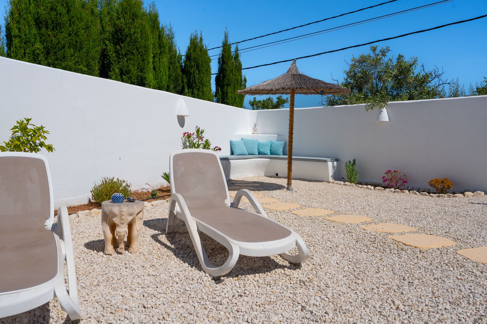 Ibicenco-stijl 6-slaapkamer villa te koop in Javea, dicht bij Arenal