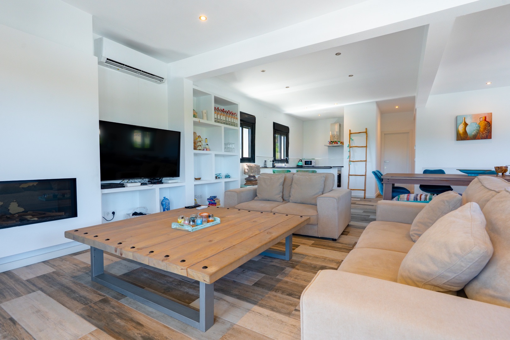 Ibicenco-stijl 6-slaapkamer villa te koop in Javea, dicht bij Arenal