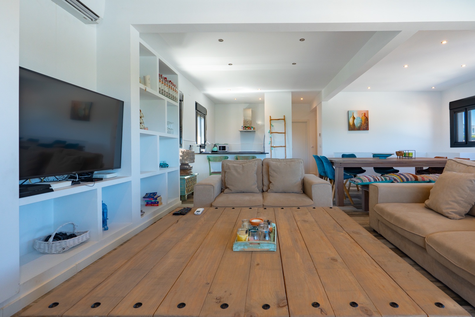 Ibicenco-stijl 6-slaapkamer villa te koop in Javea, dicht bij Arenal