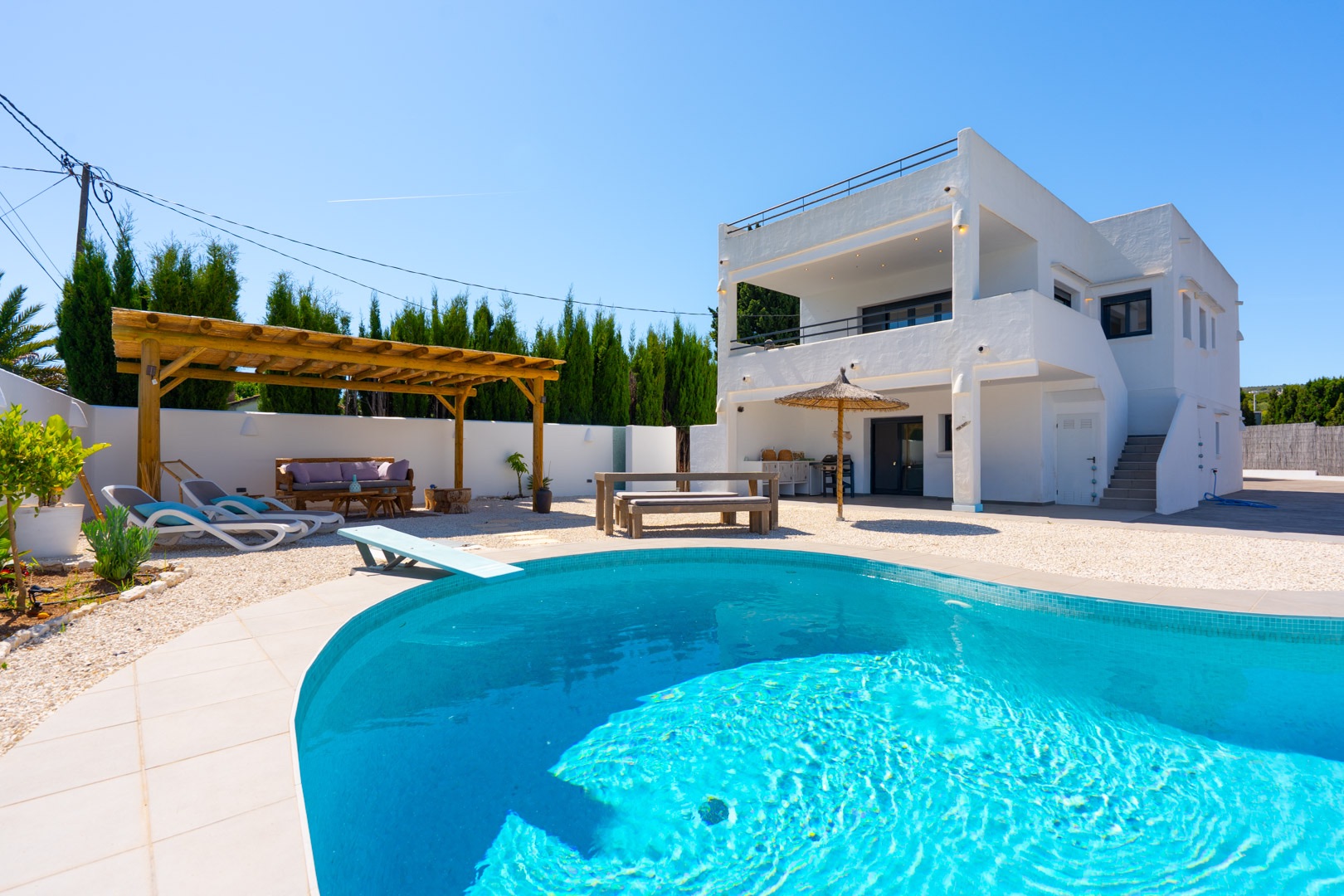 Ibicenco-stijl 6-slaapkamer villa te koop in Javea, dicht bij Arenal