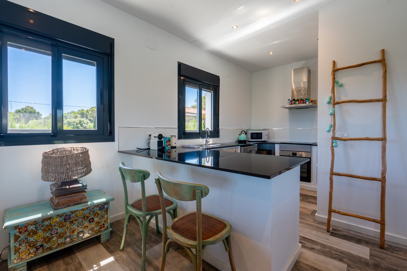 Ibicenco-stijl 6-slaapkamer villa te koop in Javea, dicht bij Arenal