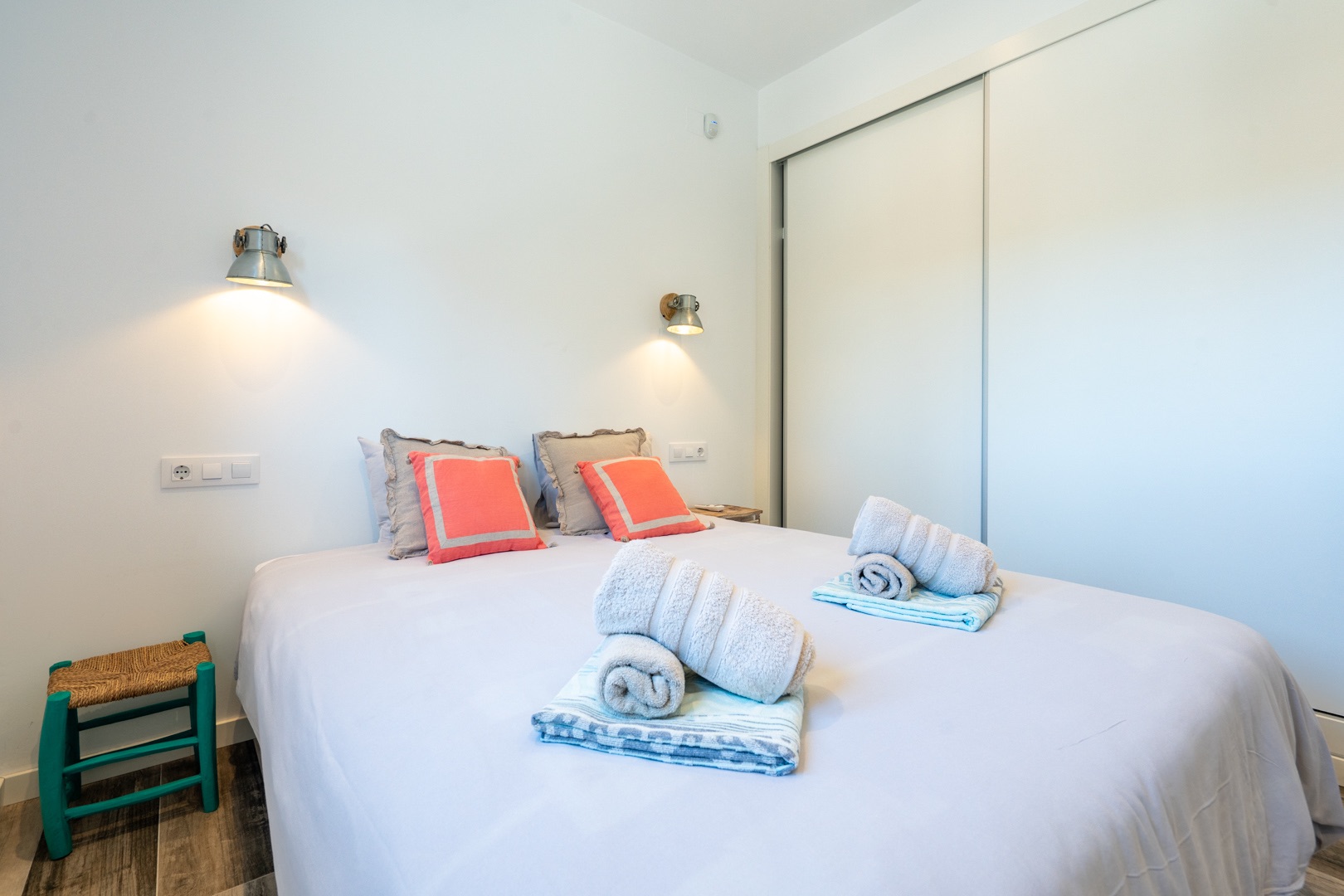 Ibicenco-stijl 6-slaapkamer villa te koop in Javea, dicht bij Arenal