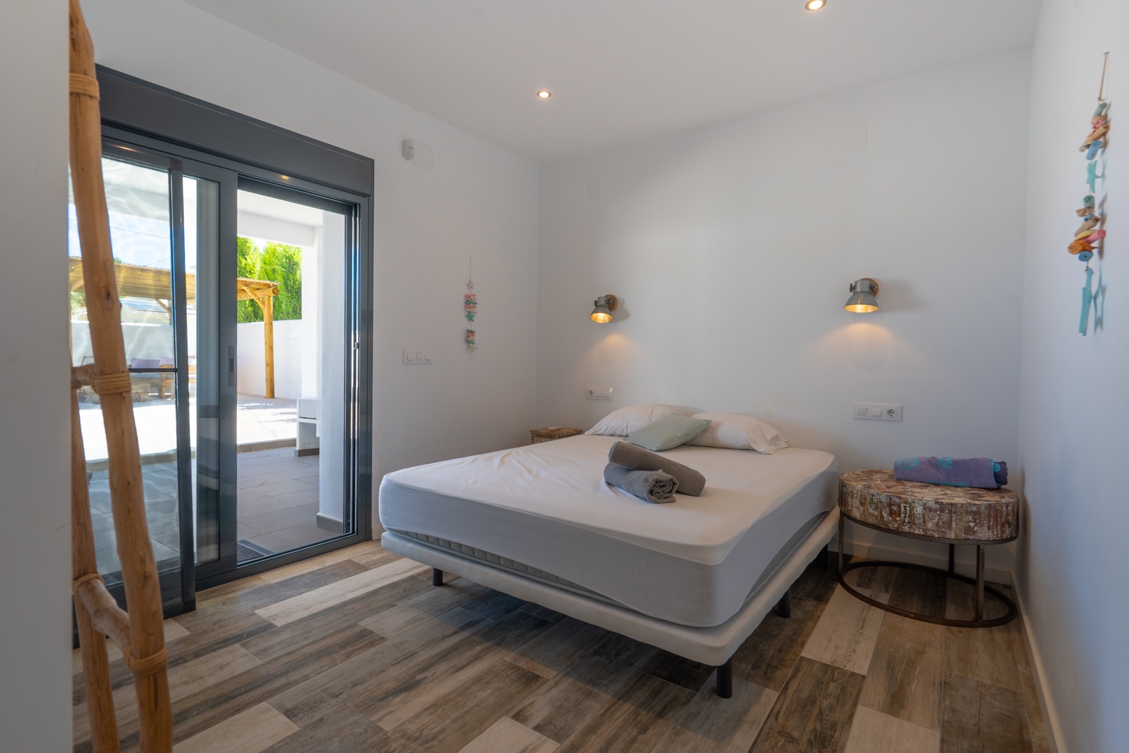Ibicenco-stijl 6-slaapkamer villa te koop in Javea, dicht bij Arenal