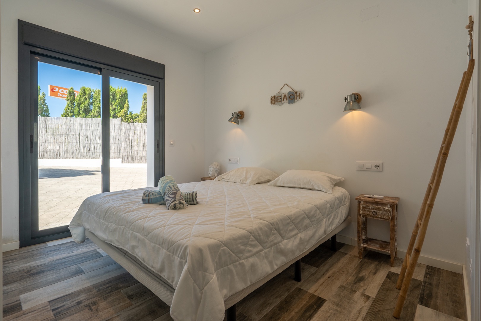Ibicenco-stijl 6-slaapkamer villa te koop in Javea, dicht bij Arenal