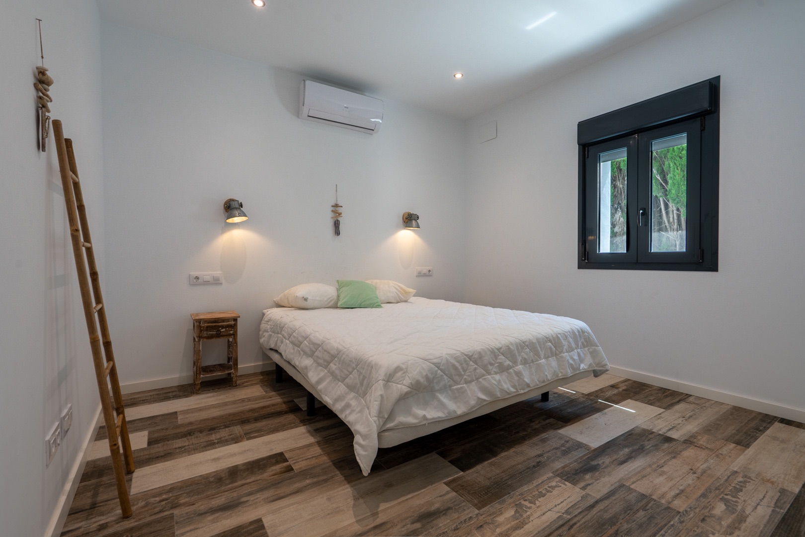 Ibicenco-stijl 6-slaapkamer villa te koop in Javea, dicht bij Arenal