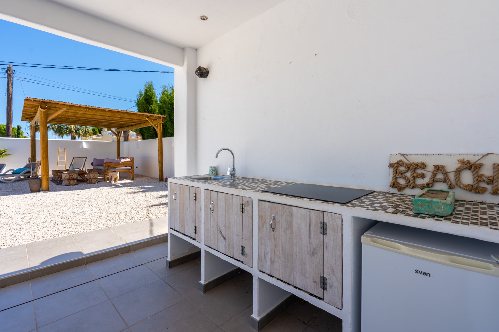 Ibicenco-stijl 6-slaapkamer villa te koop in Javea, dicht bij Arenal