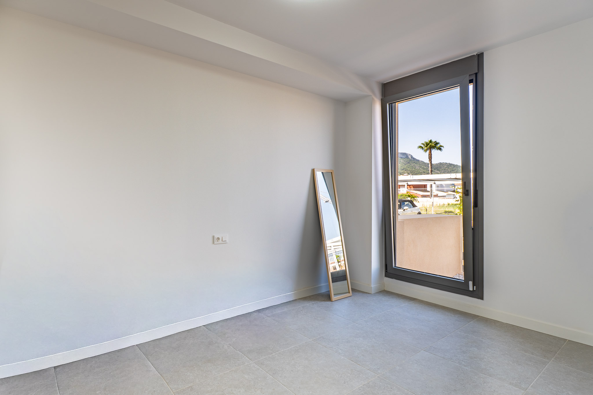 Neue 3-Zimmer-Wohnung zu verkaufen in Denia, in der Nähe der Marina.