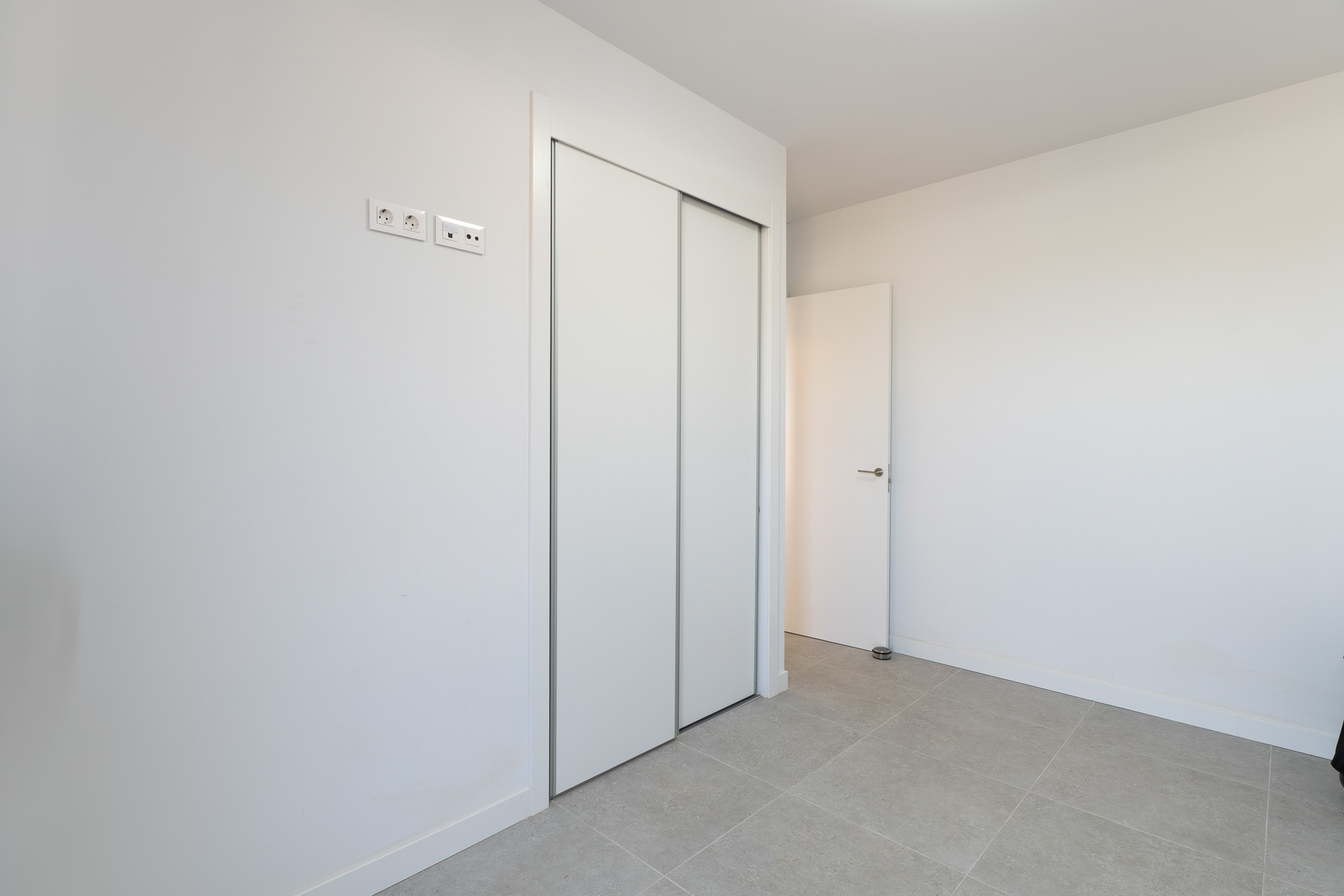 Neue 3-Zimmer-Wohnung zu verkaufen in Denia, in der Nähe der Marina.