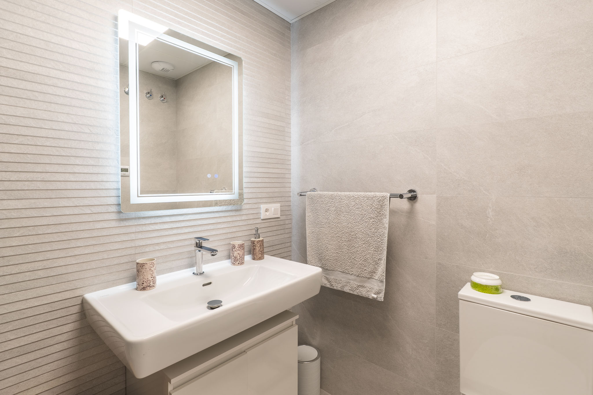 Neue 3-Zimmer-Wohnung zu verkaufen in Denia, in der Nähe der Marina.