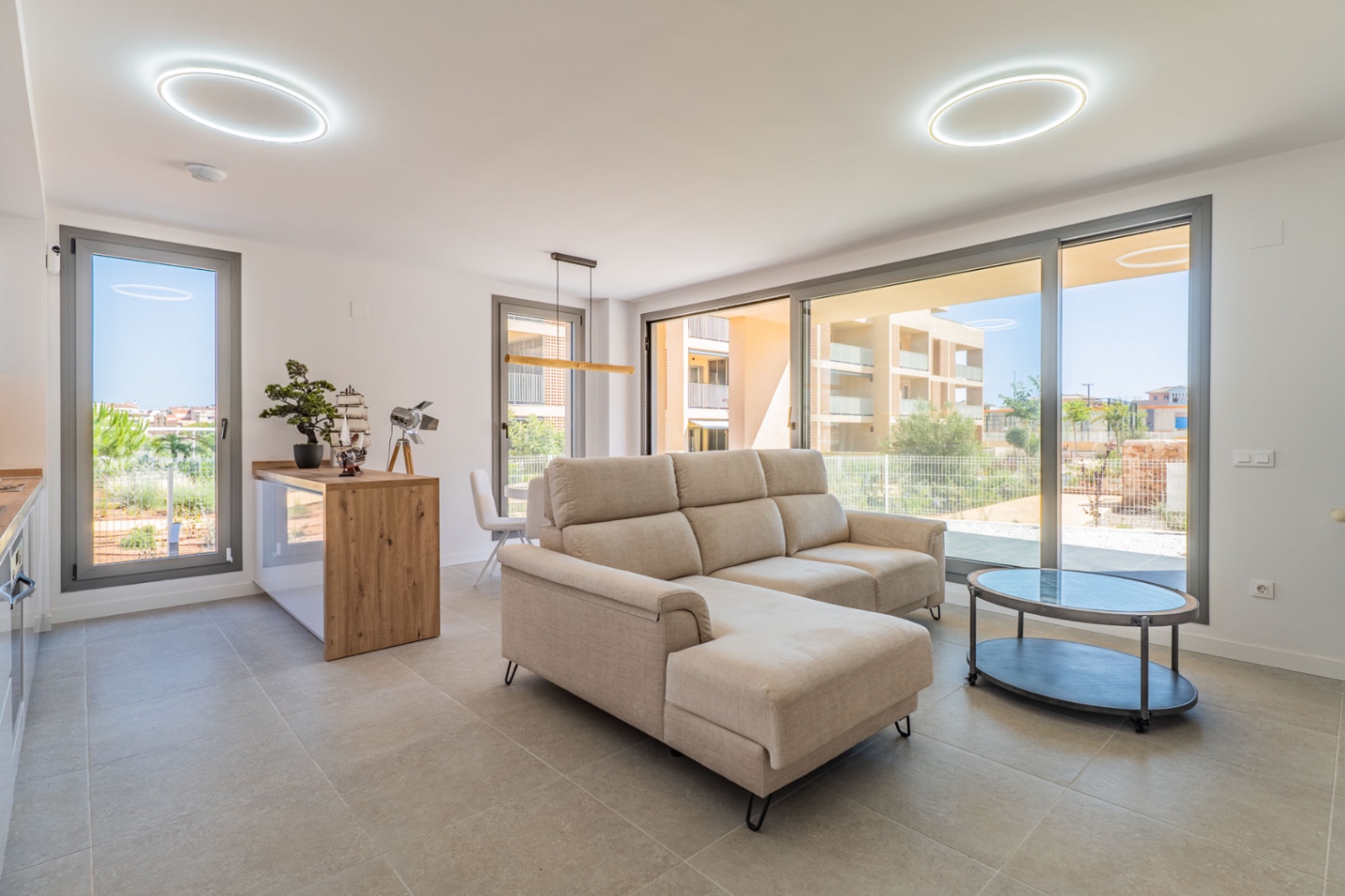 Neue 3-Zimmer-Wohnung zu verkaufen in Denia, in der Nähe der Marina.