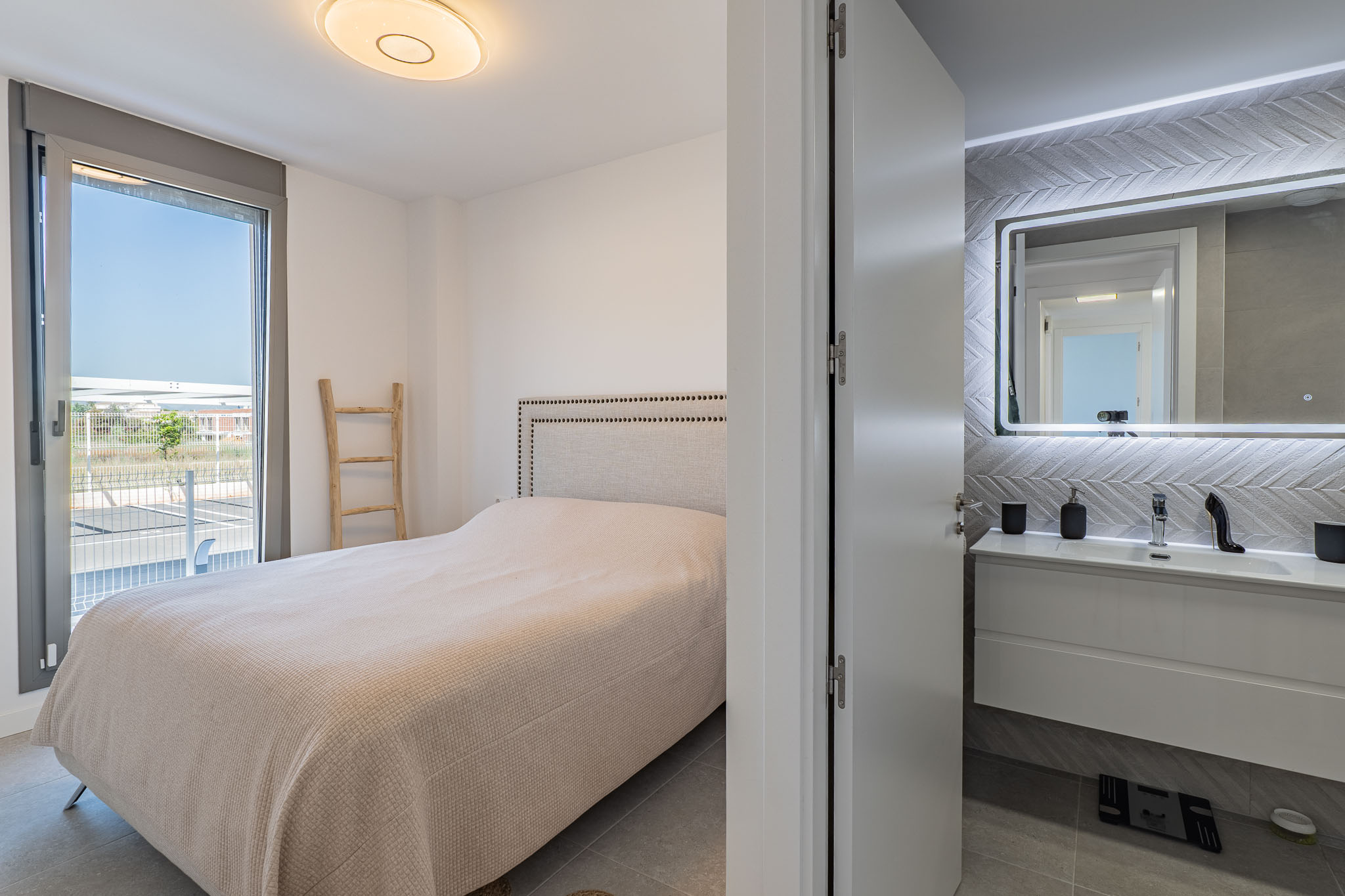 Neue 3-Zimmer-Wohnung zu verkaufen in Denia, in der Nähe der Marina.