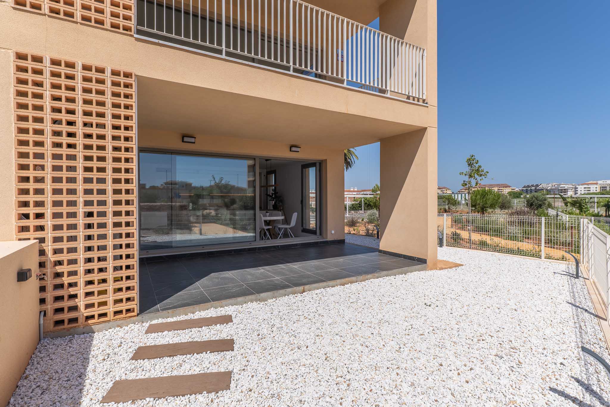 Neue 3-Zimmer-Wohnung zu verkaufen in Denia, in der Nähe der Marina.