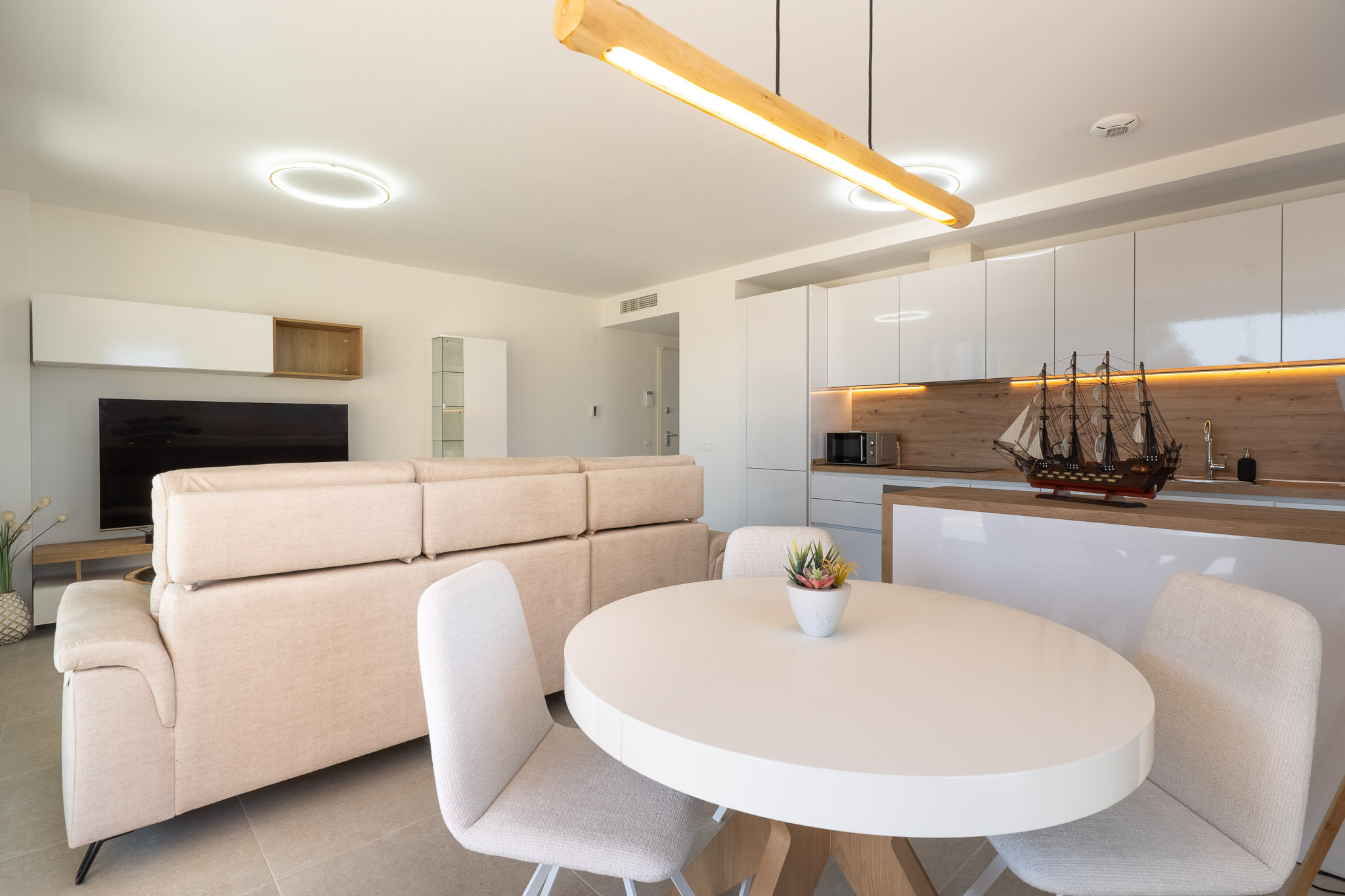 Neue 3-Zimmer-Wohnung zu verkaufen in Denia, in der Nähe der Marina.