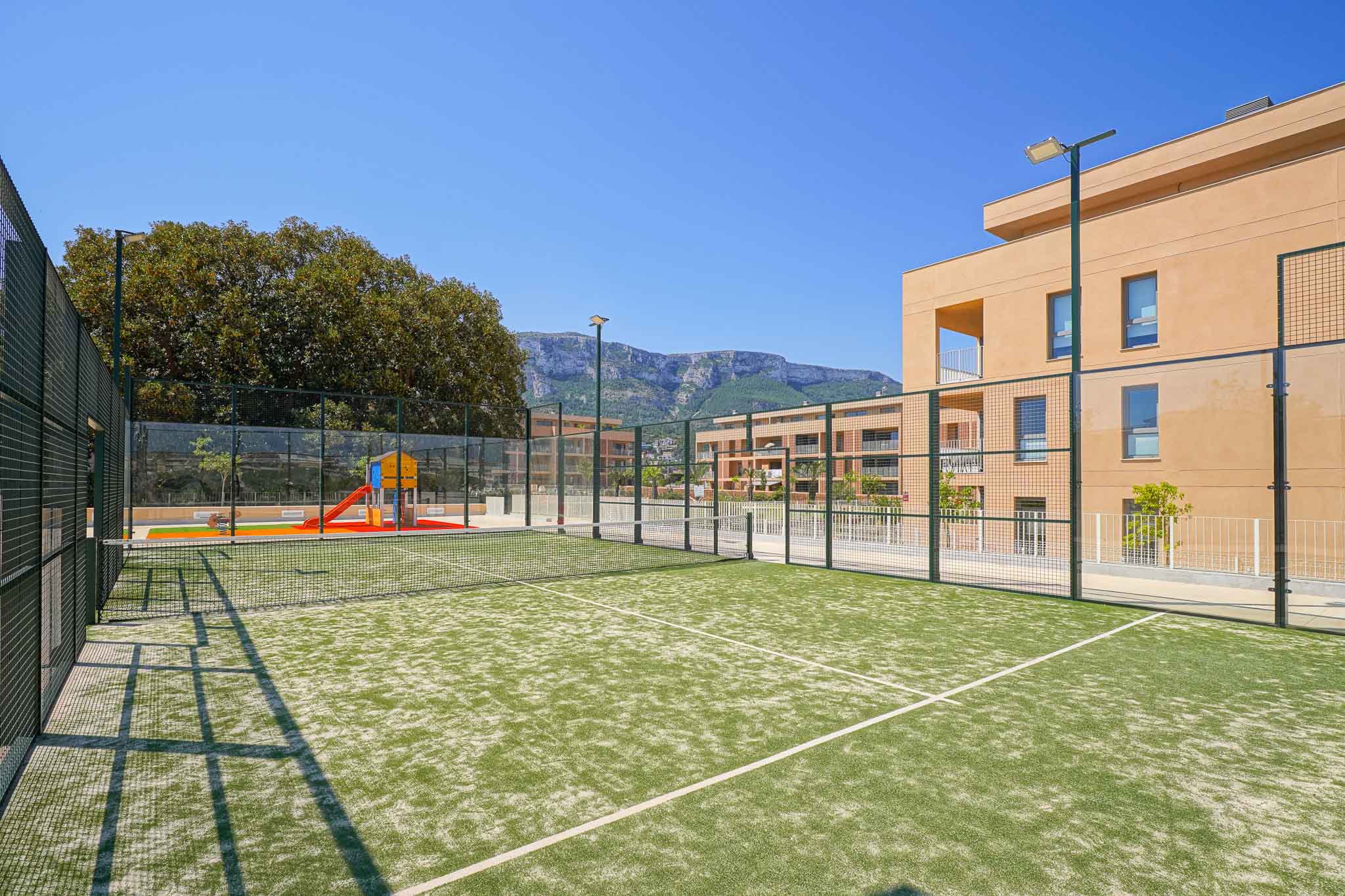 Neue 3-Zimmer-Wohnung zu verkaufen in Denia, in der Nähe der Marina.