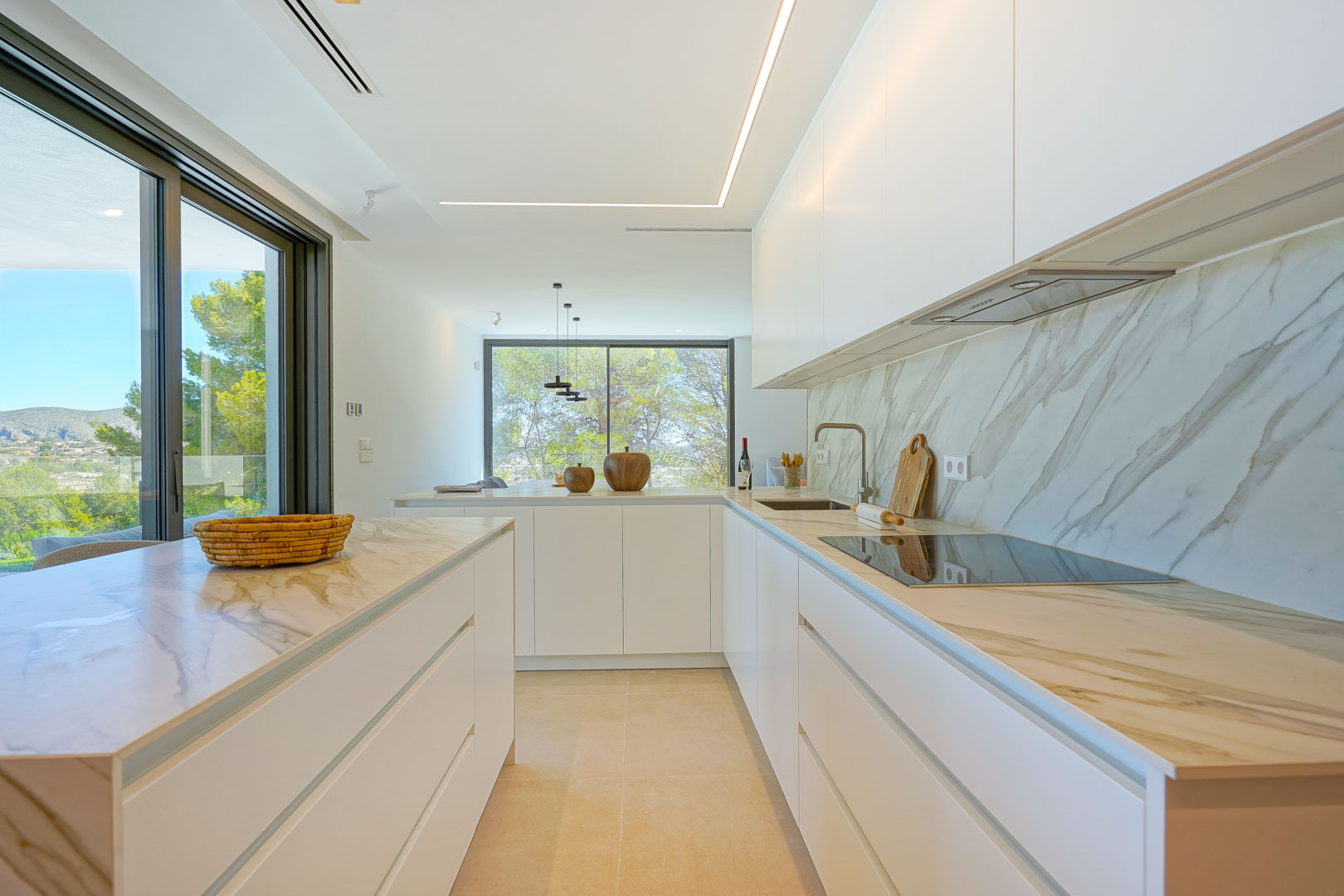 Wunderschöne 4-Zimmer-Villa mit Meerblick zu verkaufen in Moraira Benimeit