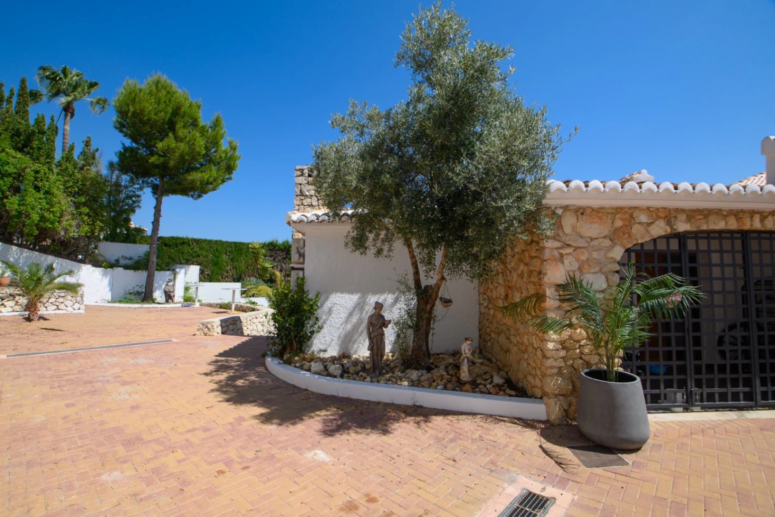 Willa z 5 sypialniami z widokiem na morze na sprzedaż w Javea Granadella