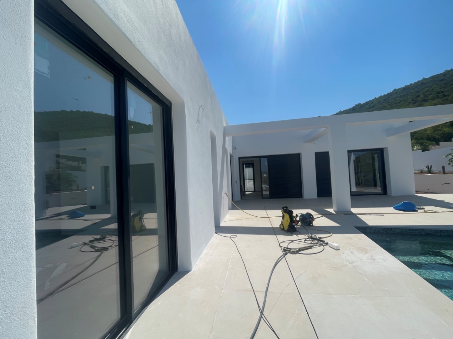 Villa de luxe avec 4 chambres et vues panoramiques à vendre à Javea
