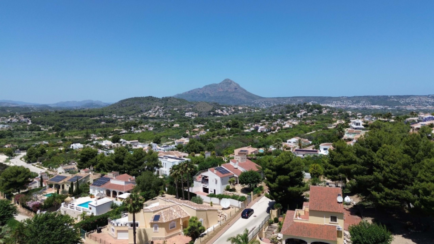Villa de luxe avec 4 chambres et vues panoramiques à vendre à Javea