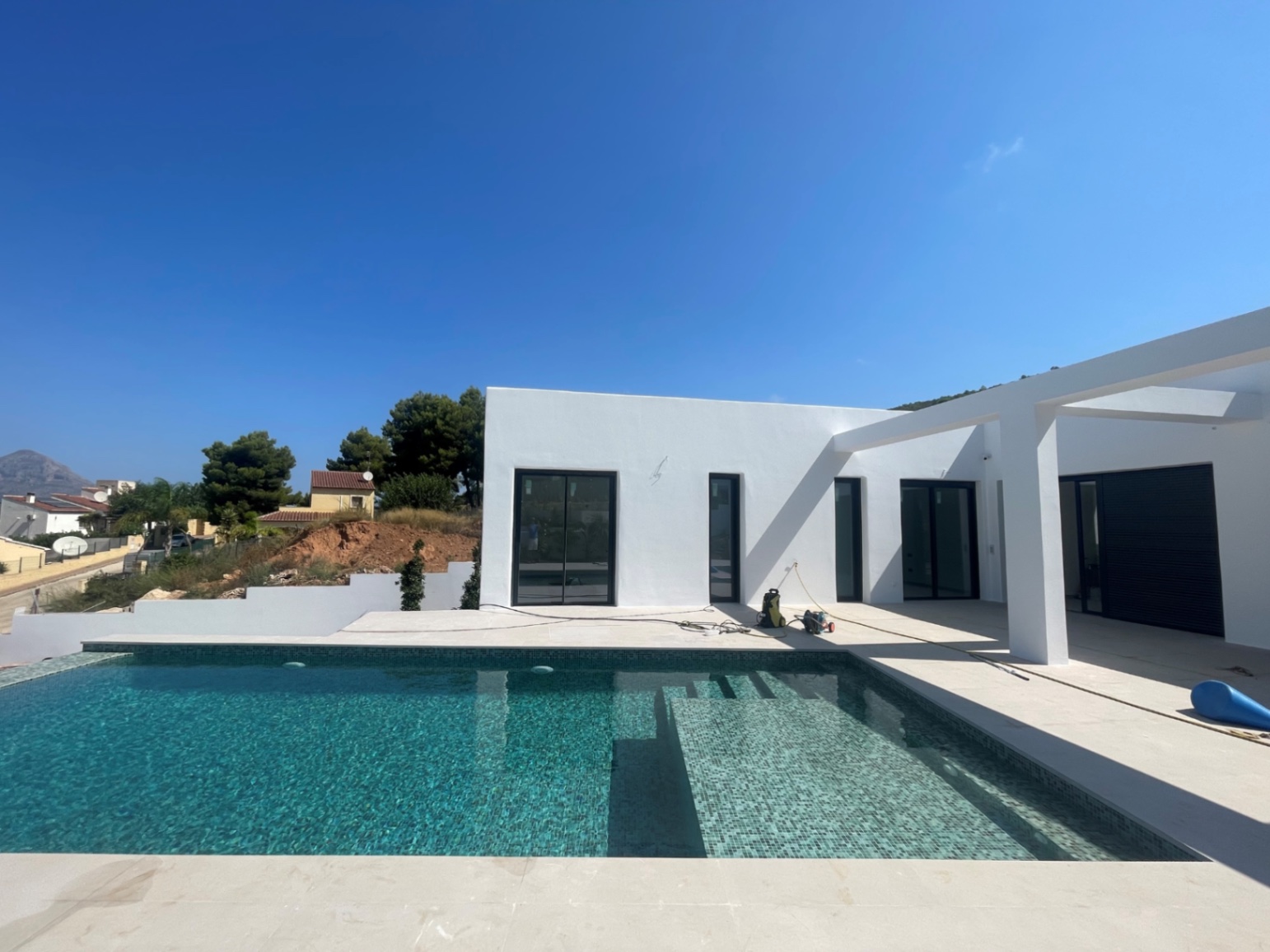 Villa de luxe avec 4 chambres et vues panoramiques à vendre à Javea