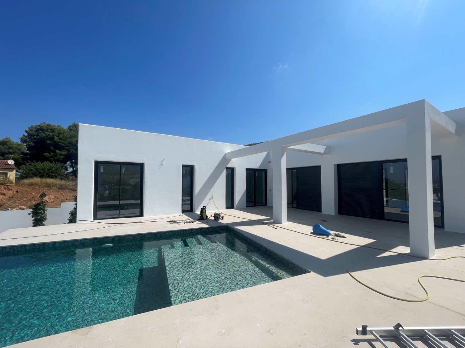 Villa de luxe avec 4 chambres et vues panoramiques à vendre à Javea