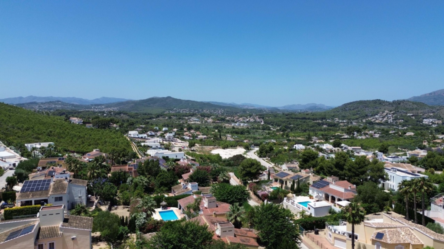 Villa de luxe avec 4 chambres et vues panoramiques à vendre à Javea