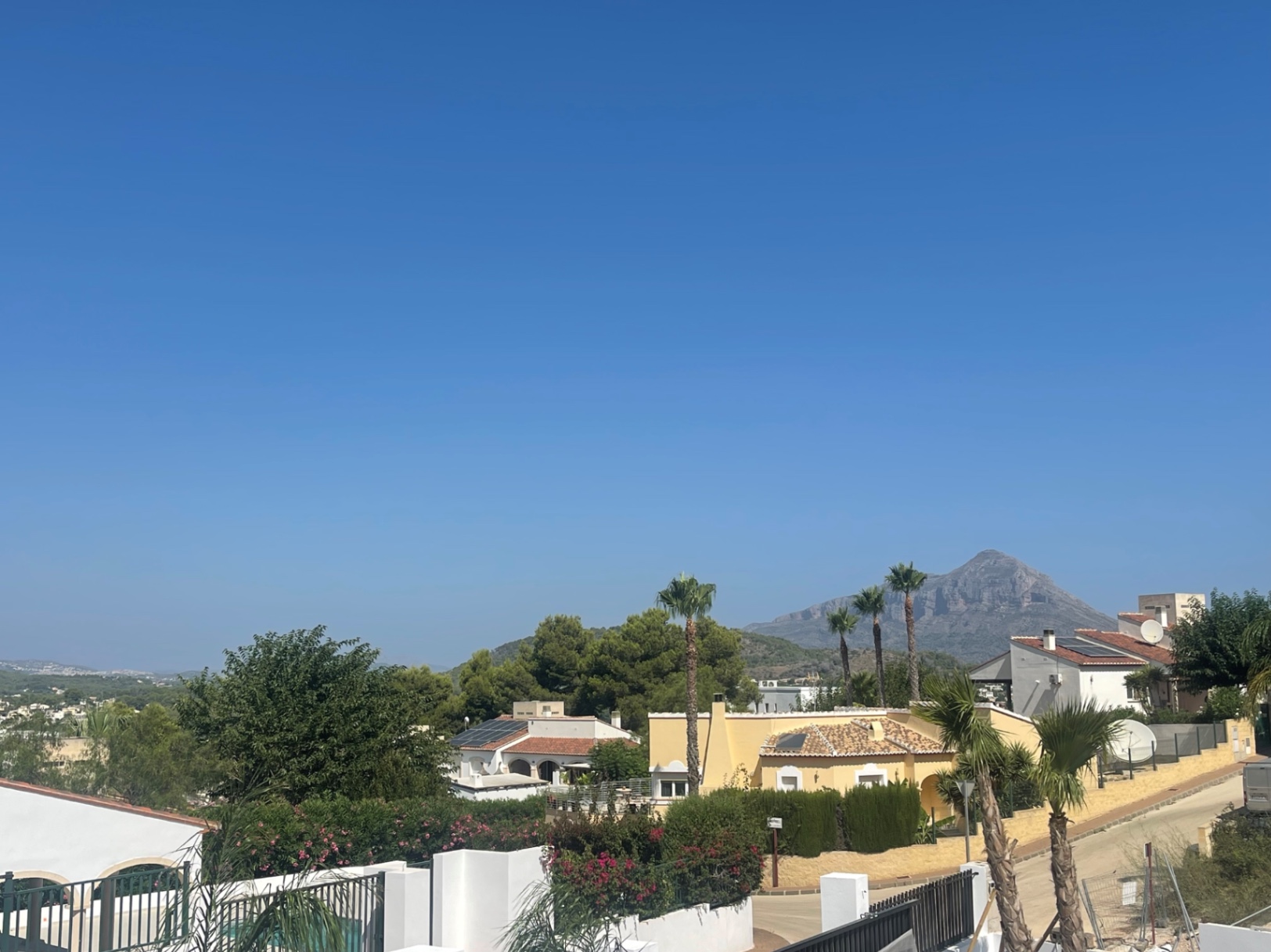 Villa de luxe avec 4 chambres et vues panoramiques à vendre à Javea