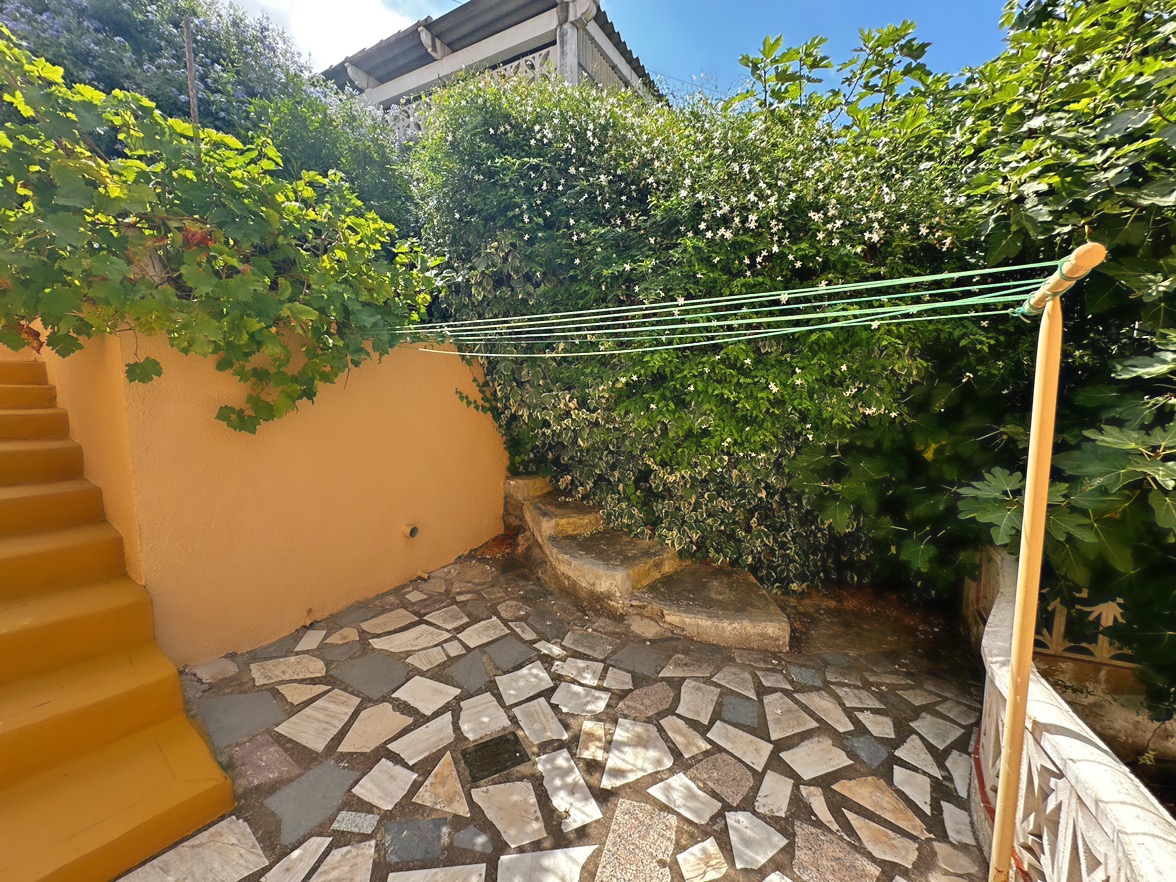 Villa tradicional de 3 dormitorios con vista al mar en venta en Denia la Pedrera.