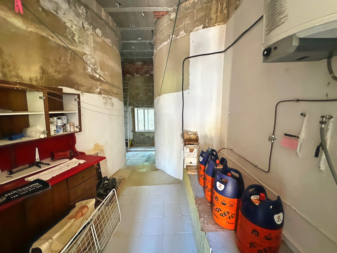 Villa tradicional de 3 dormitorios con vista al mar en venta en Denia la Pedrera.