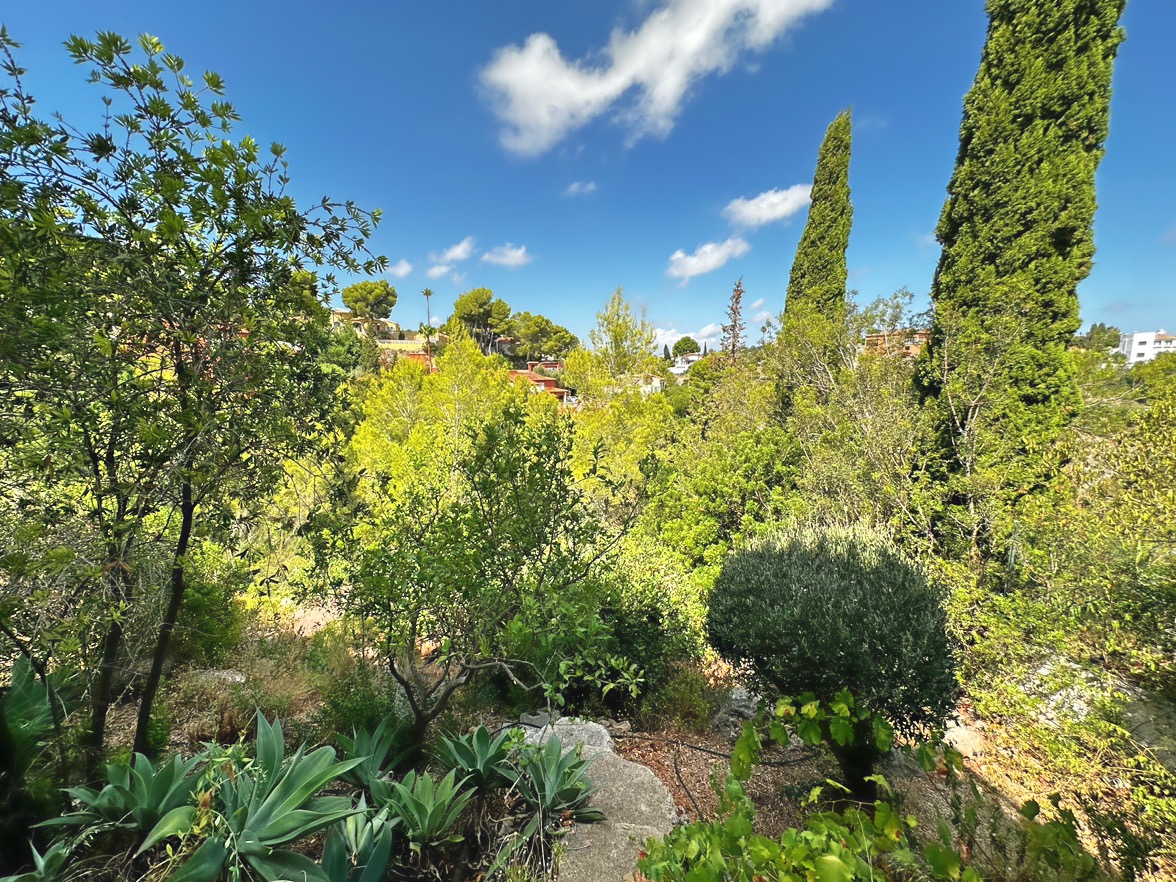 Villa tradicional de 3 dormitorios con vista al mar en venta en Denia la Pedrera.