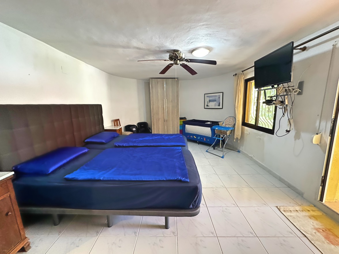 Villa tradicional de 3 dormitorios con vista al mar en venta en Denia la Pedrera.