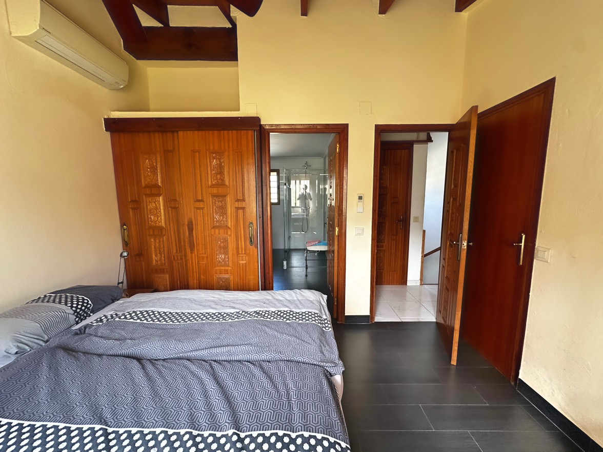 Villa tradicional de 3 dormitorios con vista al mar en venta en Denia la Pedrera.