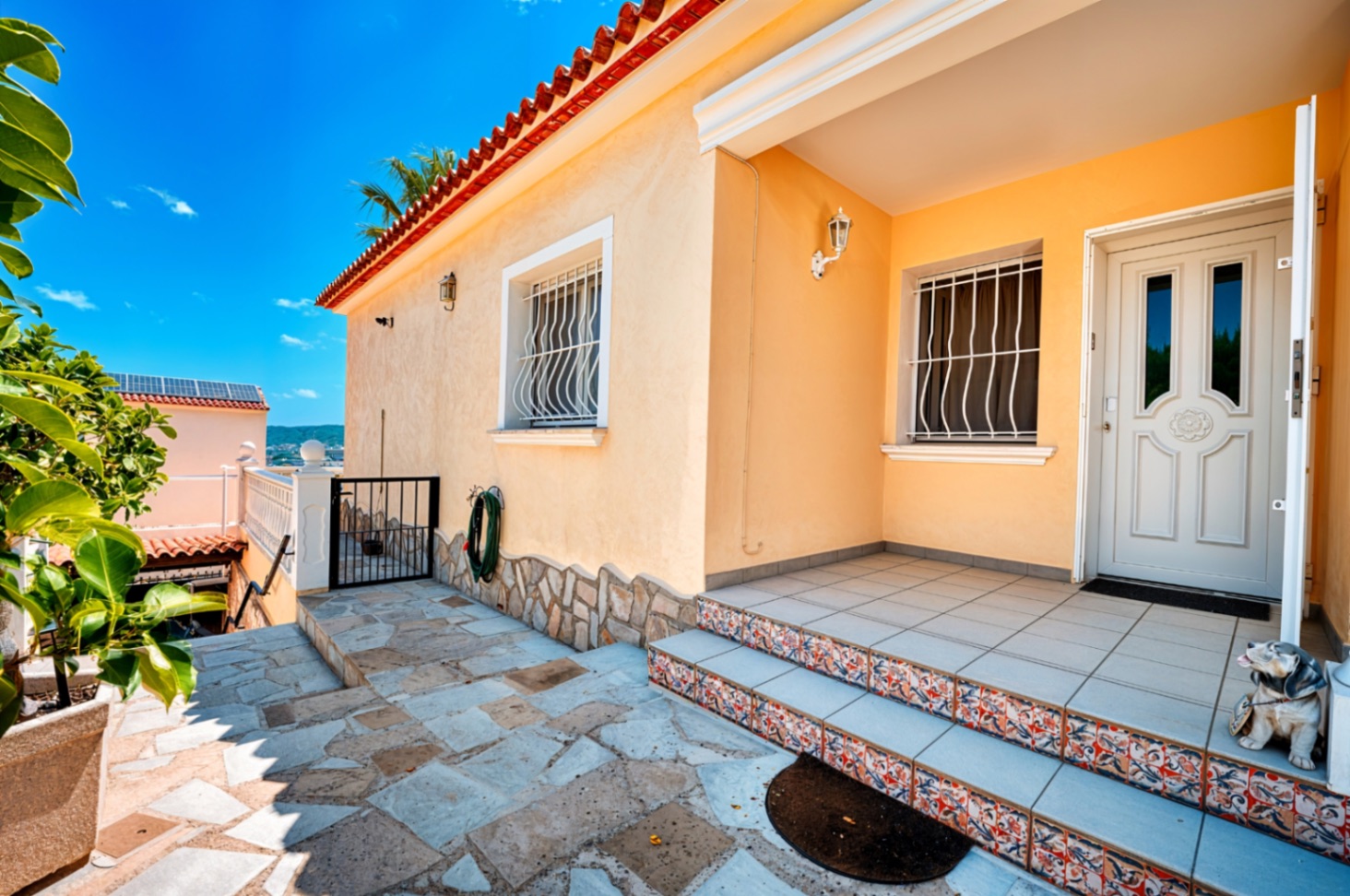 Retraite Méditerranéenne de 3 Chambres avec Vues sur la Mer et les Montagnes — Jávea
