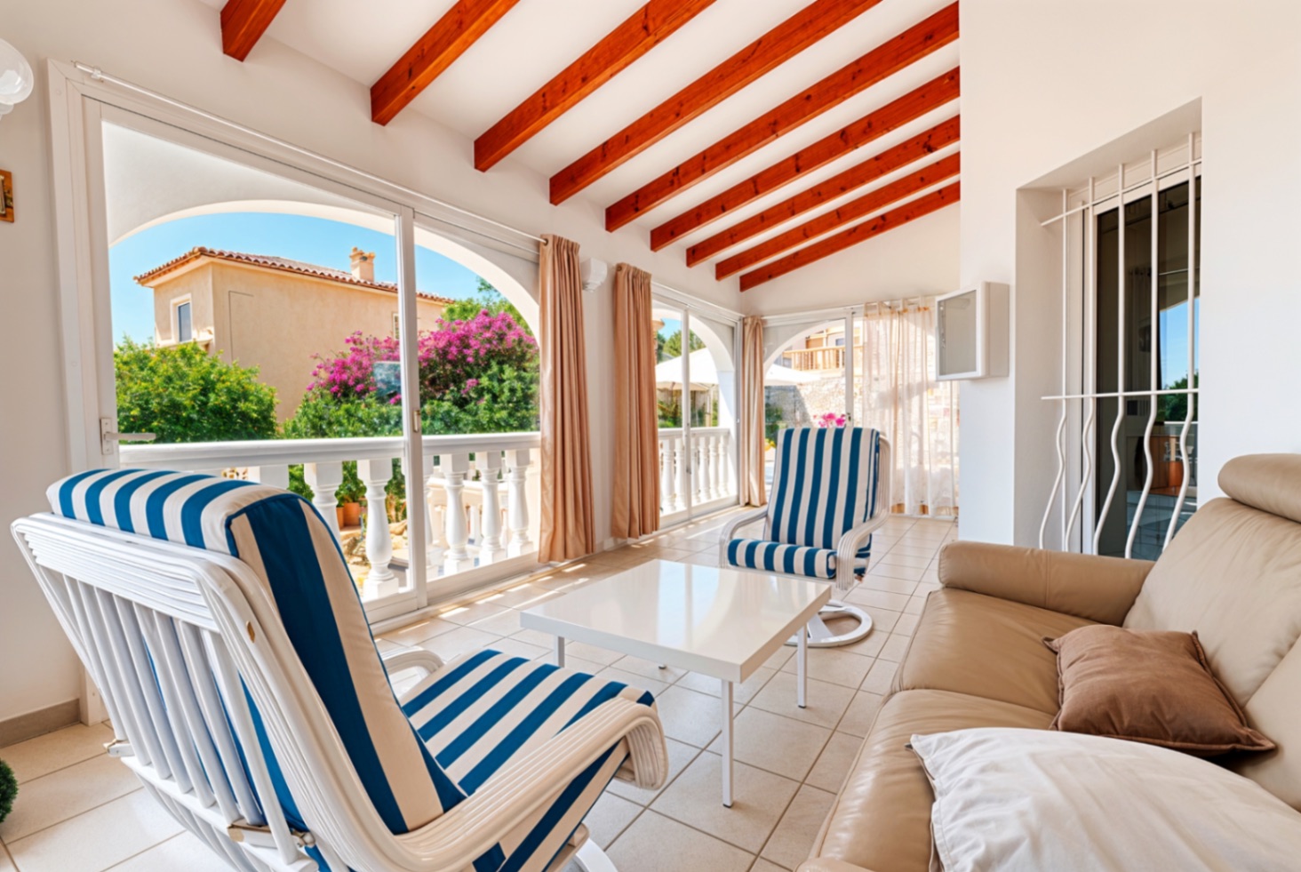 Retraite Méditerranéenne de 3 Chambres avec Vues sur la Mer et les Montagnes — Jávea