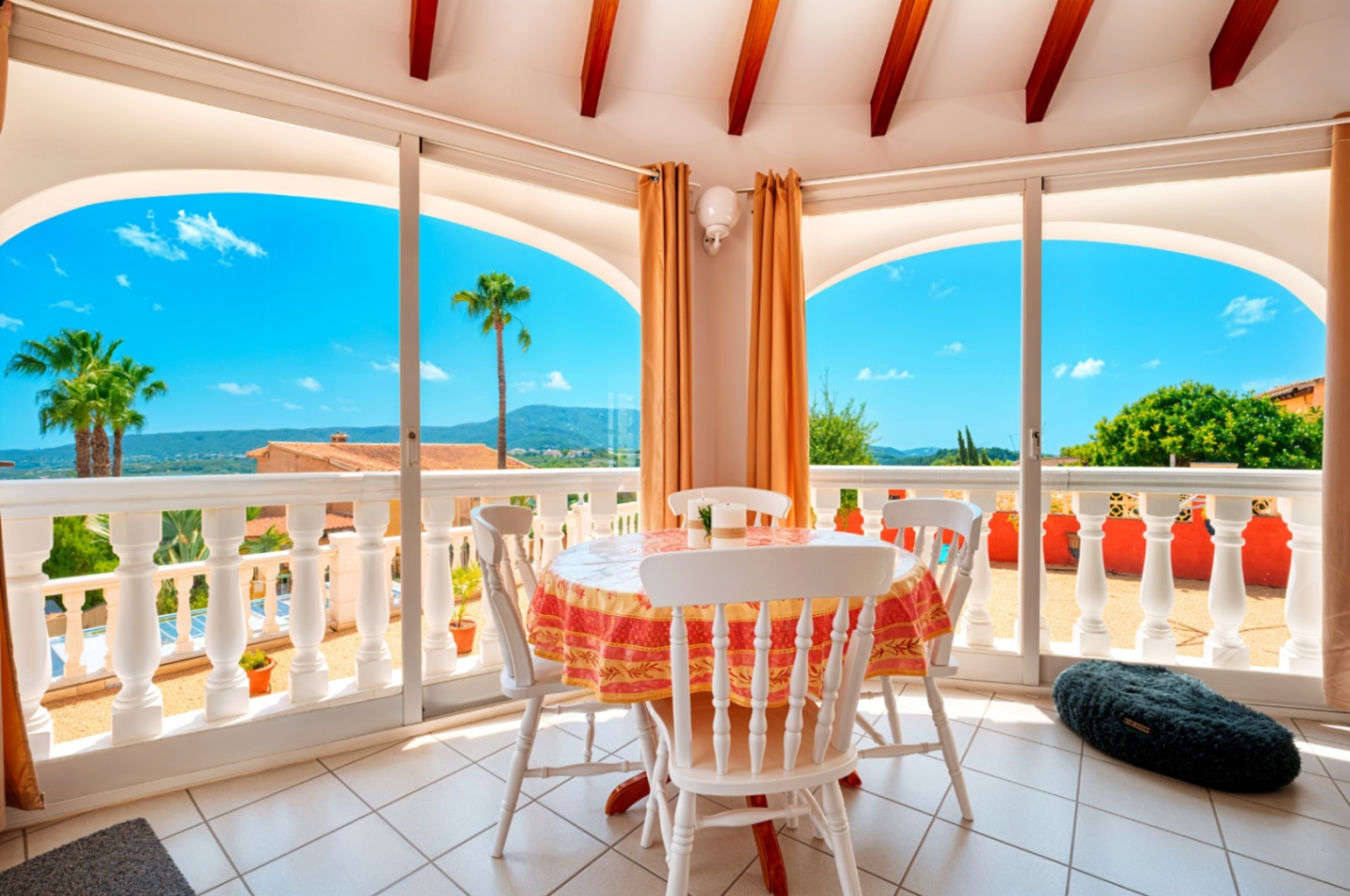 Retraite Méditerranéenne de 3 Chambres avec Vues sur la Mer et les Montagnes — Jávea