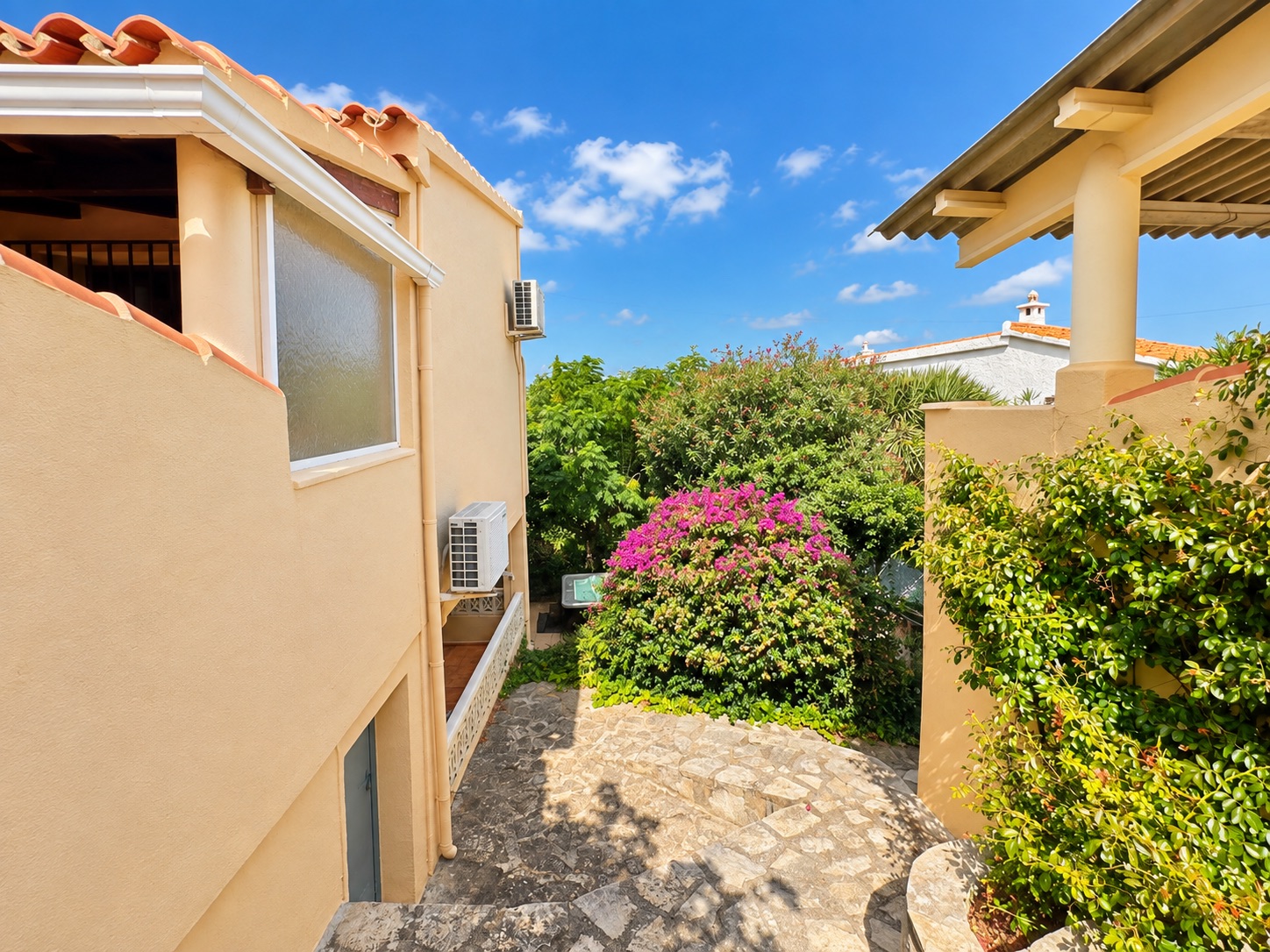 Traditionnal 3 bed villa with sea view for sale in Denia la Pedrera