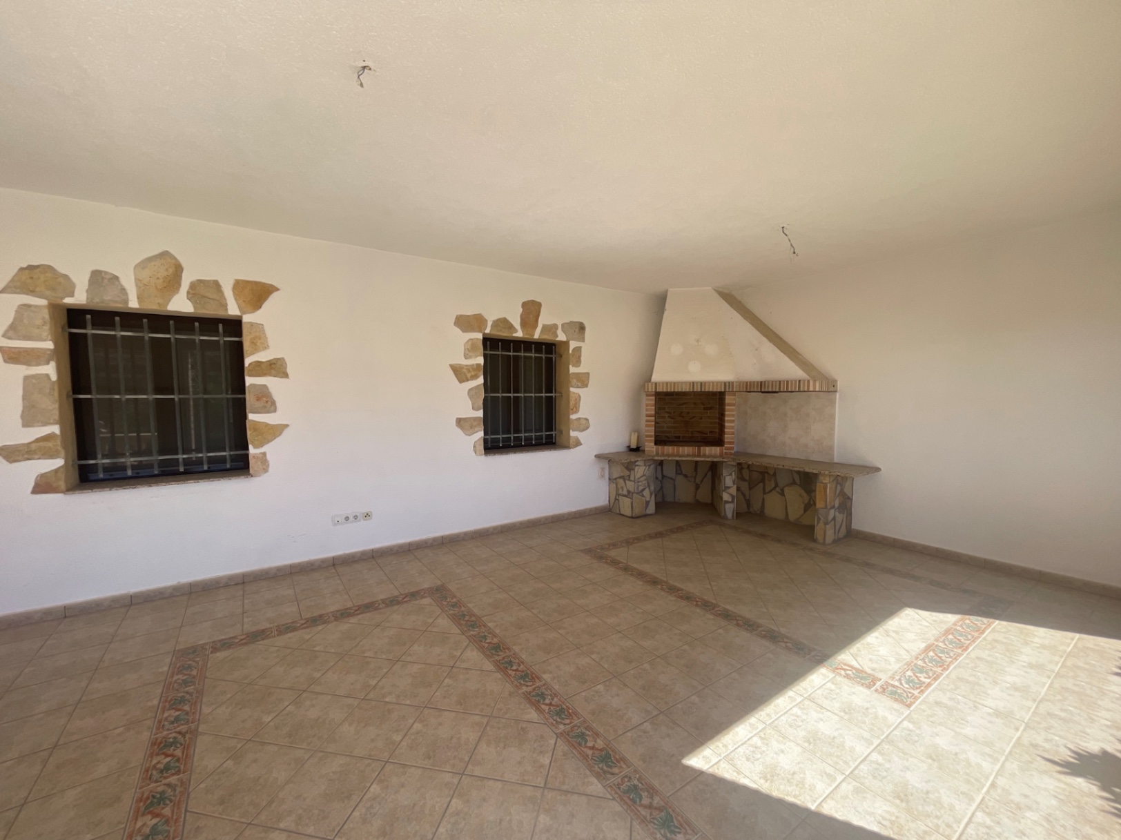 Elegantes Landhaus umgeben von Weinbergen und Natur