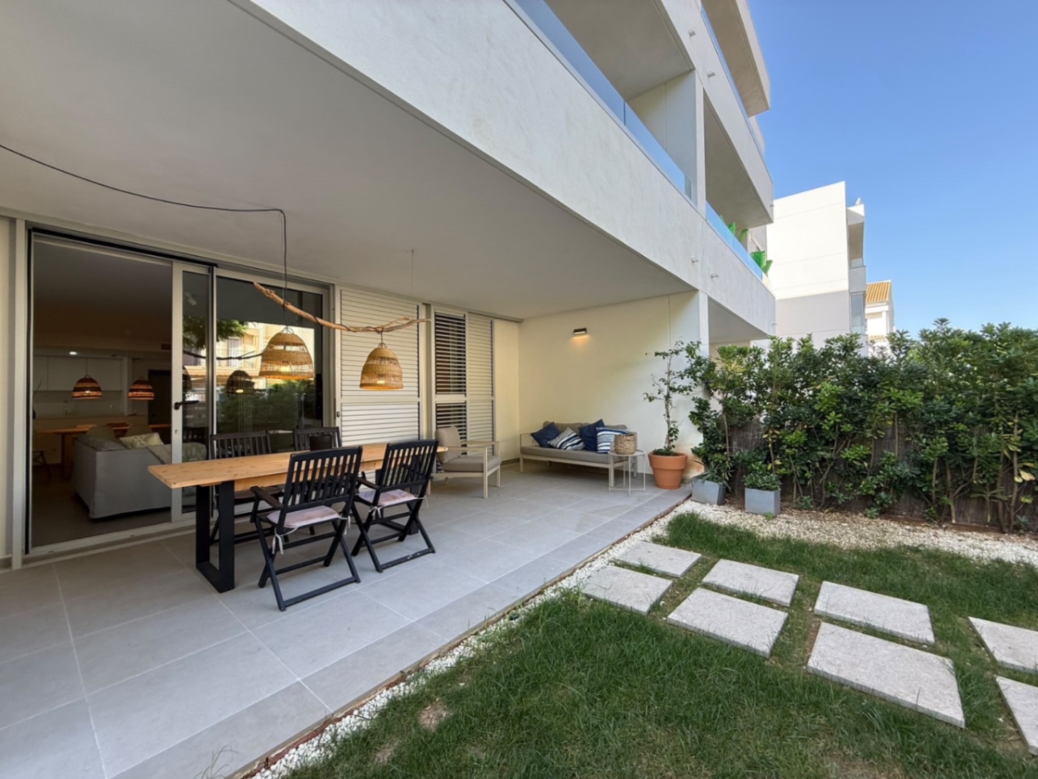 Àtic contemporani a la planta baixa amb jardí privat, Jávea