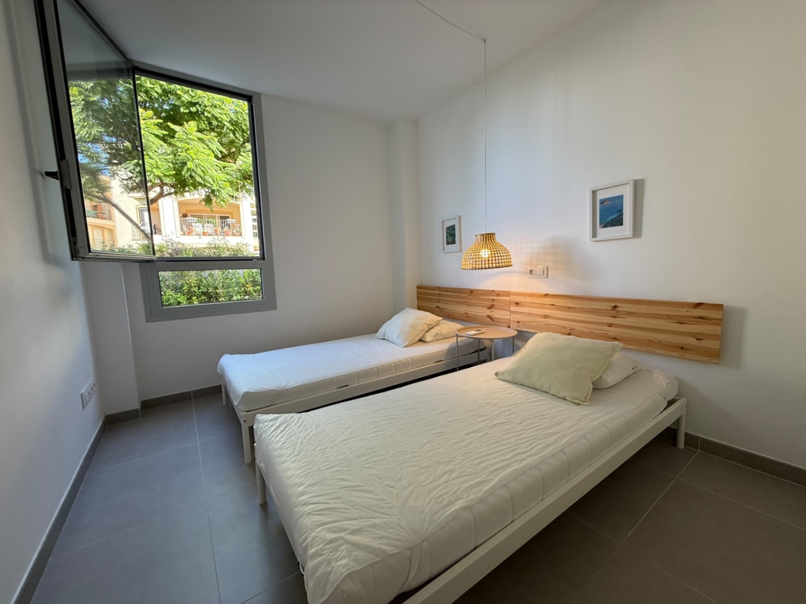Àtic contemporani a la planta baixa amb jardí privat, Jávea