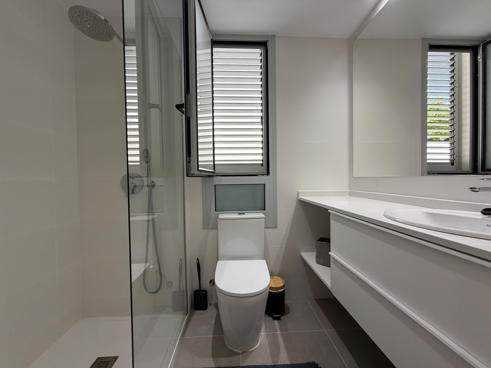 Àtic contemporani a la planta baixa amb jardí privat, Jávea