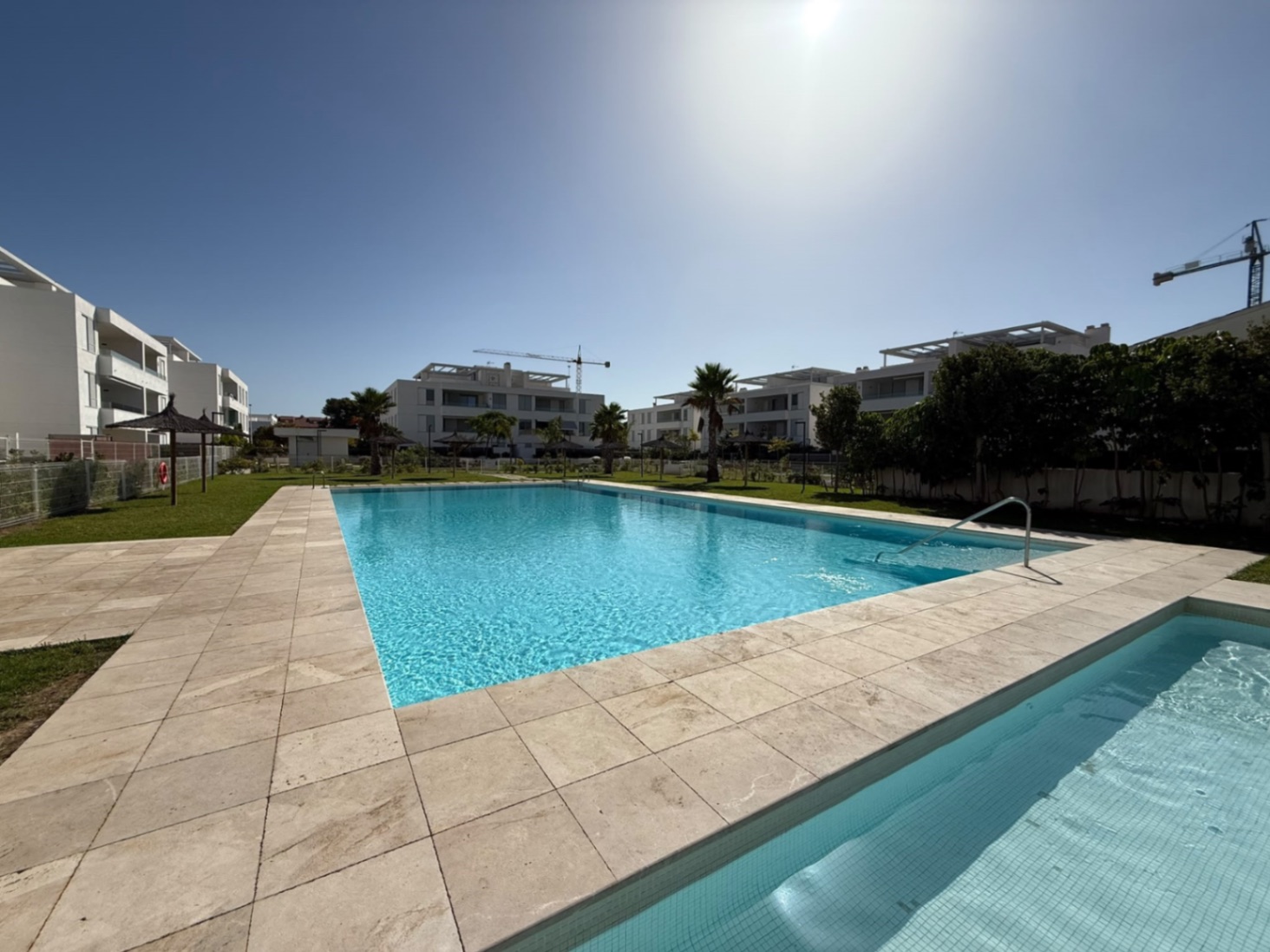 Àtic contemporani a la planta baixa amb jardí privat, Jávea