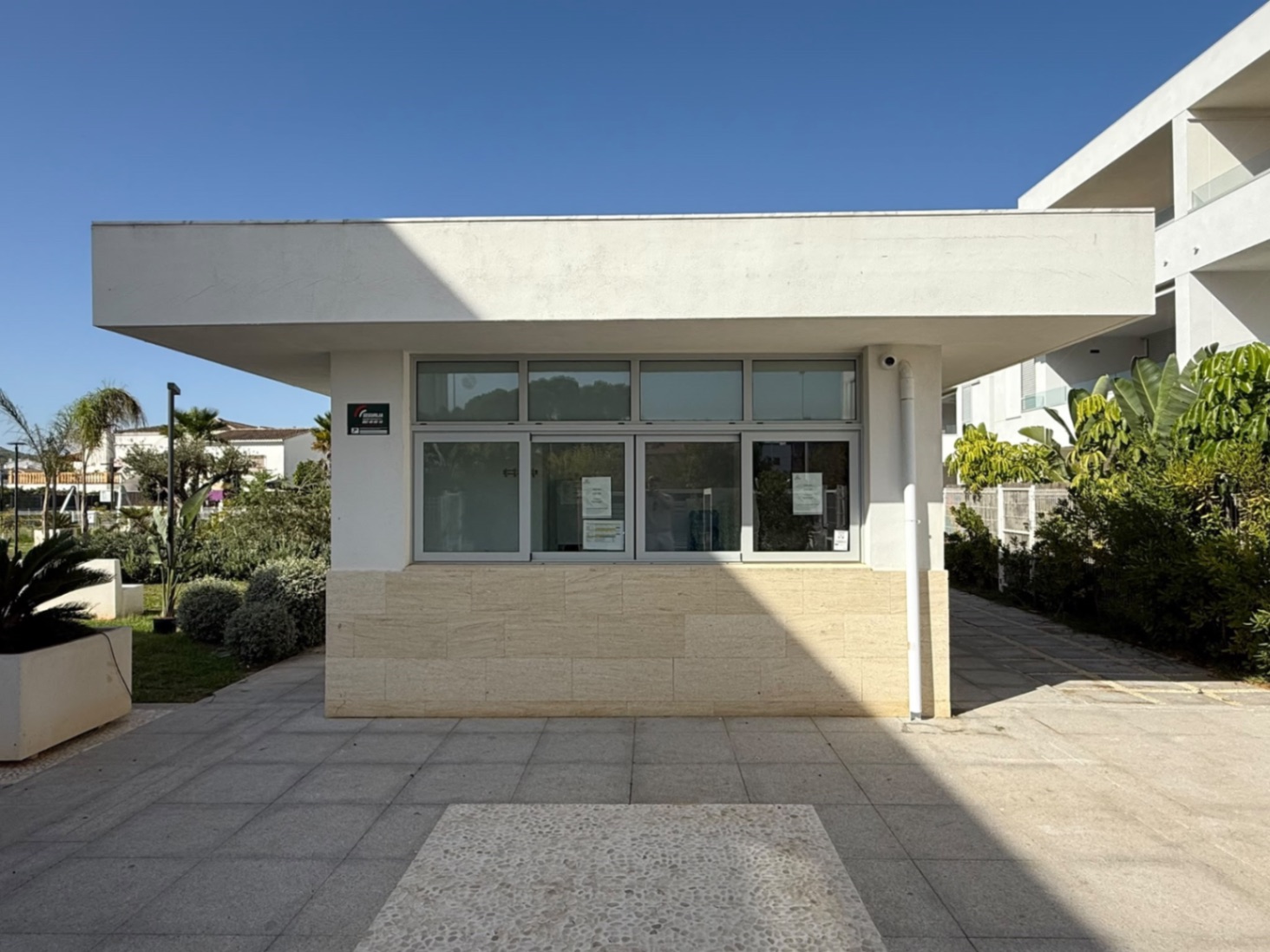 Àtic contemporani a la planta baixa amb jardí privat, Jávea