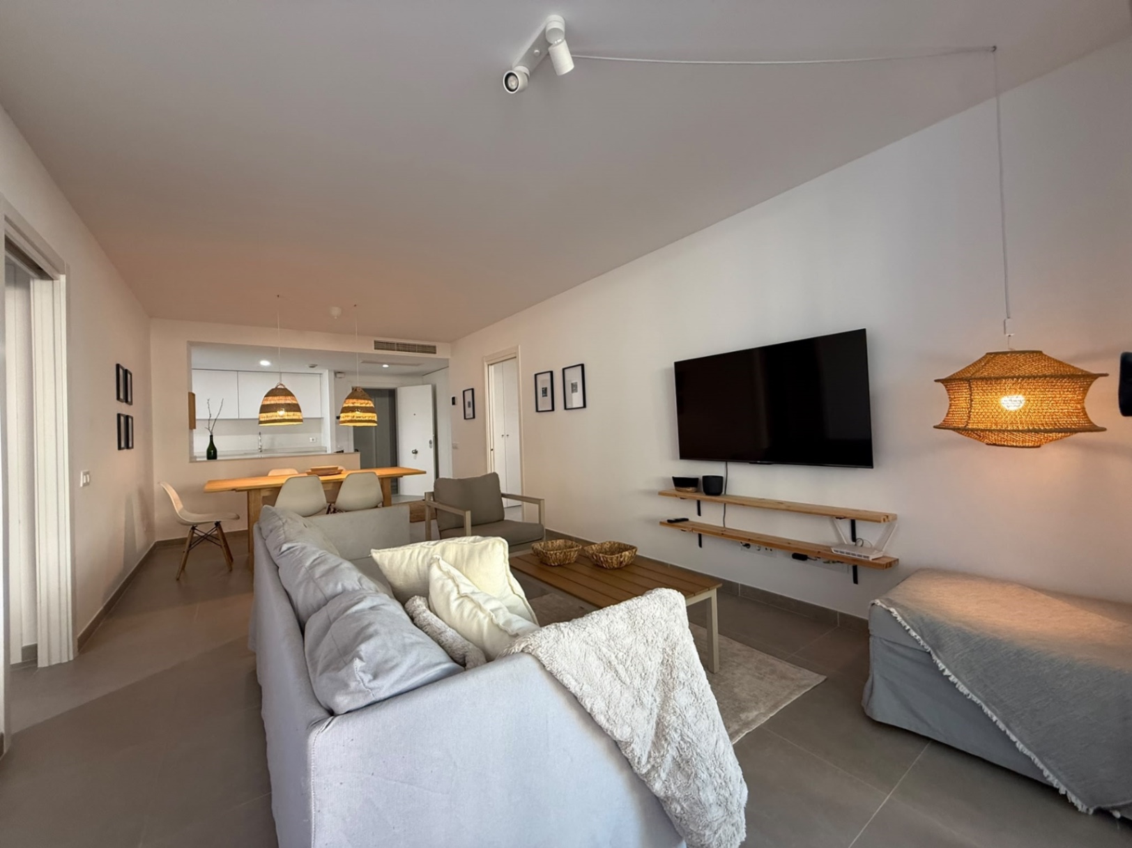 Àtic contemporani a la planta baixa amb jardí privat, Jávea