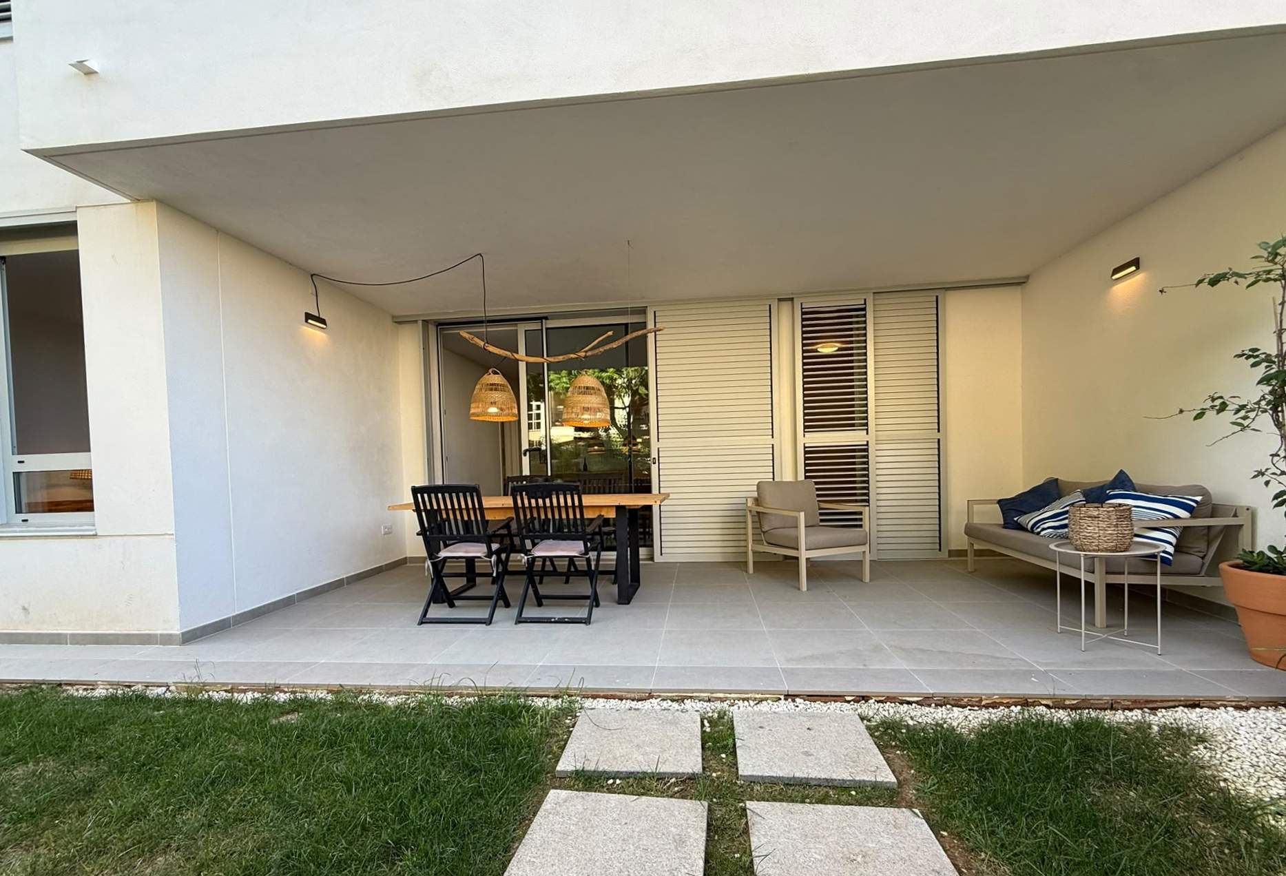 Àtic contemporani a la planta baixa amb jardí privat, Jávea
