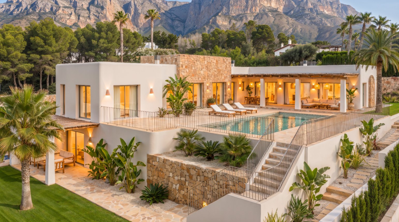 Impresionante villa de 4 dormitorios orientada al sur con vistas abiertas en la codiciada zona de Montgó en Jávea, Montgó - Ermita